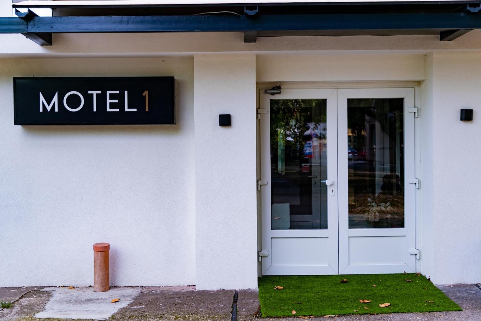 Motel1- A Megfizetheto Luxus! Dunaújváros Eksteriør billede