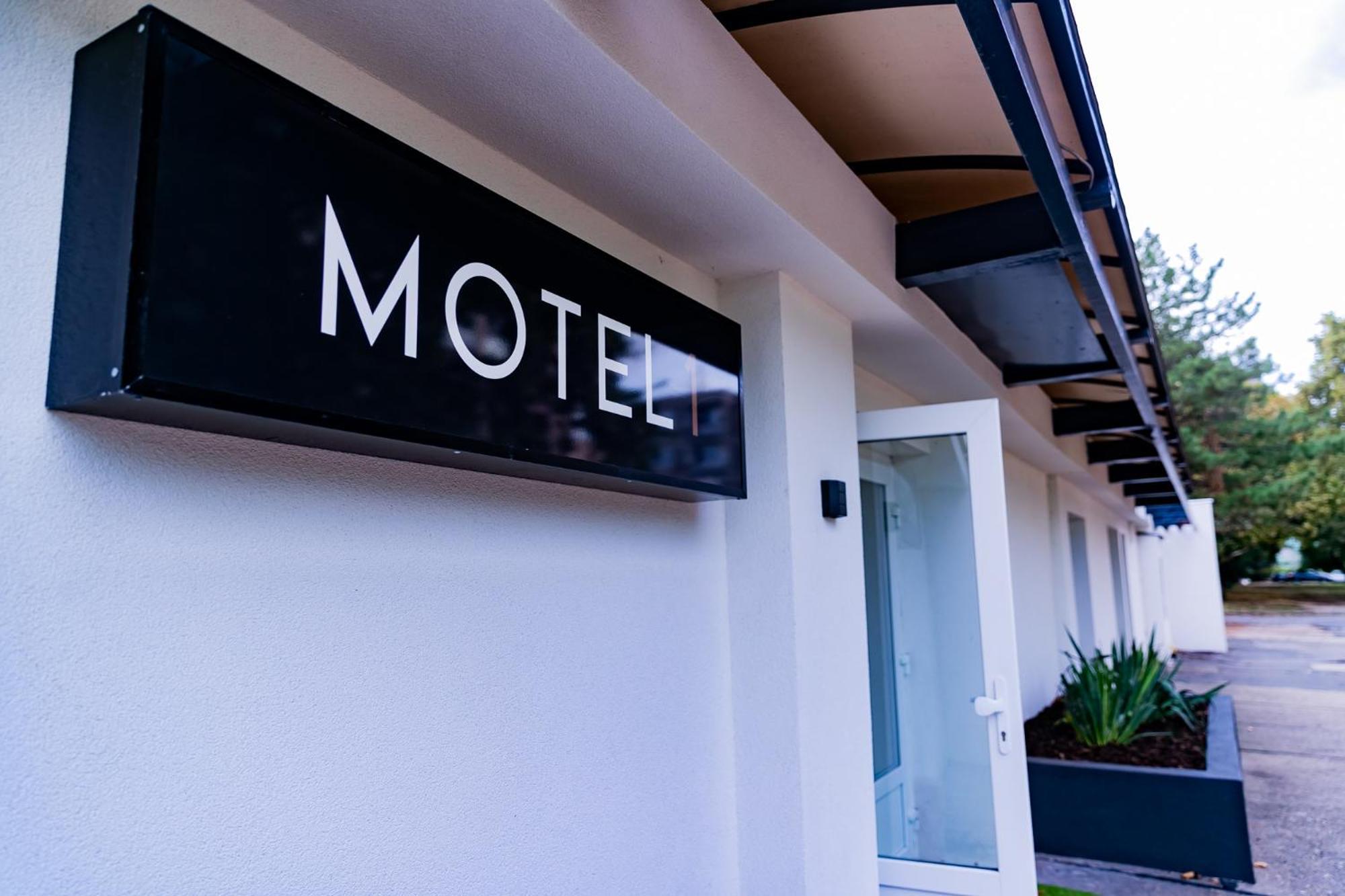 Motel1- A Megfizetheto Luxus! Dunaújváros Eksteriør billede
