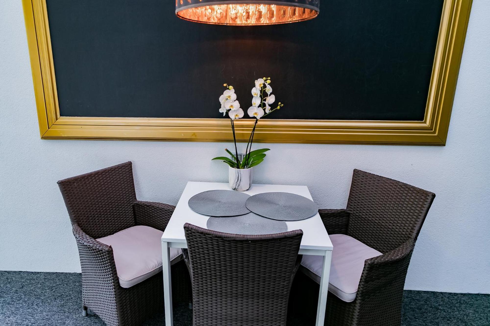 Motel1- A Megfizetheto Luxus! Dunaújváros Eksteriør billede