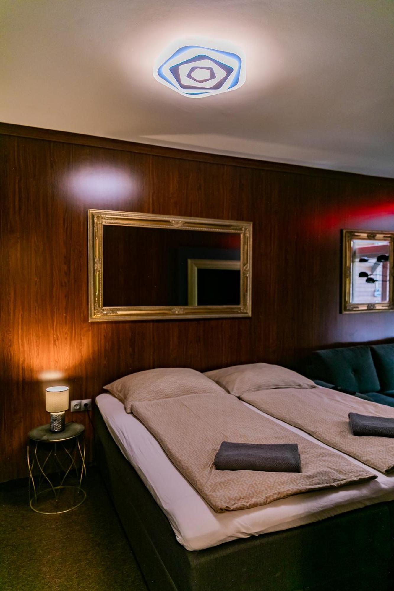 Motel1- A Megfizetheto Luxus! Dunaújváros Eksteriør billede
