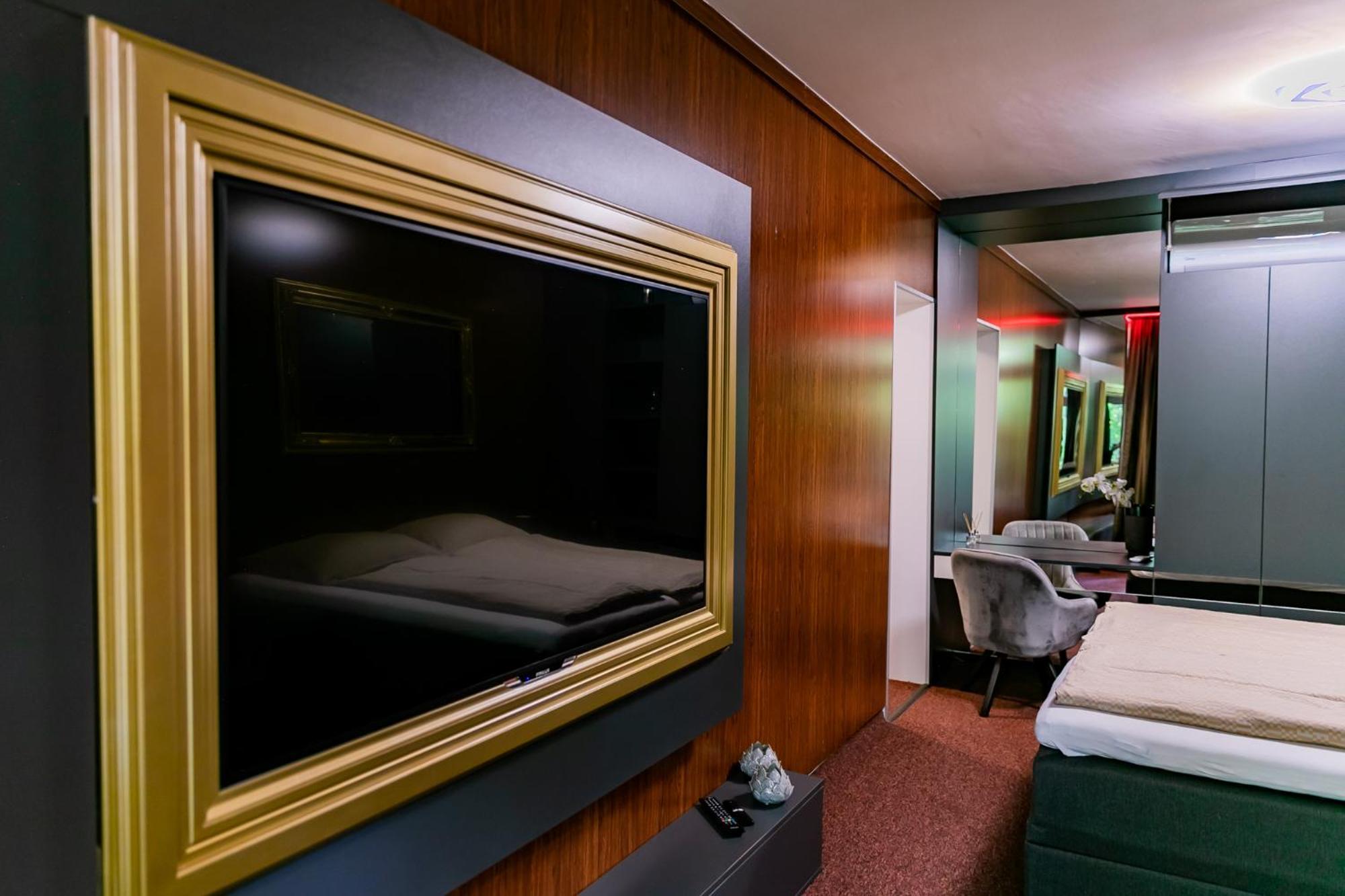 Motel1- A Megfizetheto Luxus! Dunaújváros Eksteriør billede